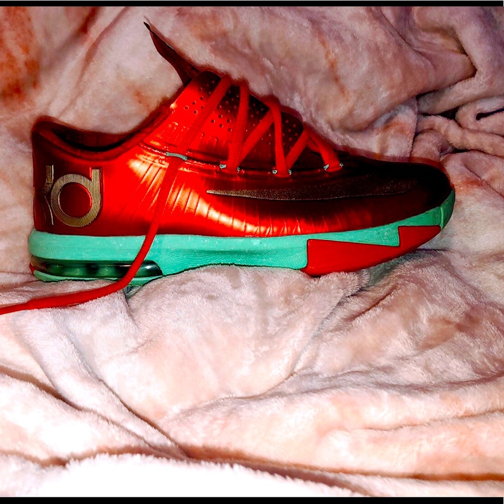 Nike kid 6 Christmas edition
